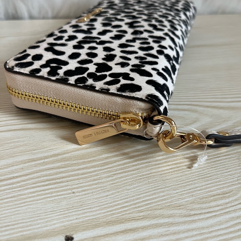 Michael Kors Leopard Print Light Cream Continental Wallet - Picture 4 of 7